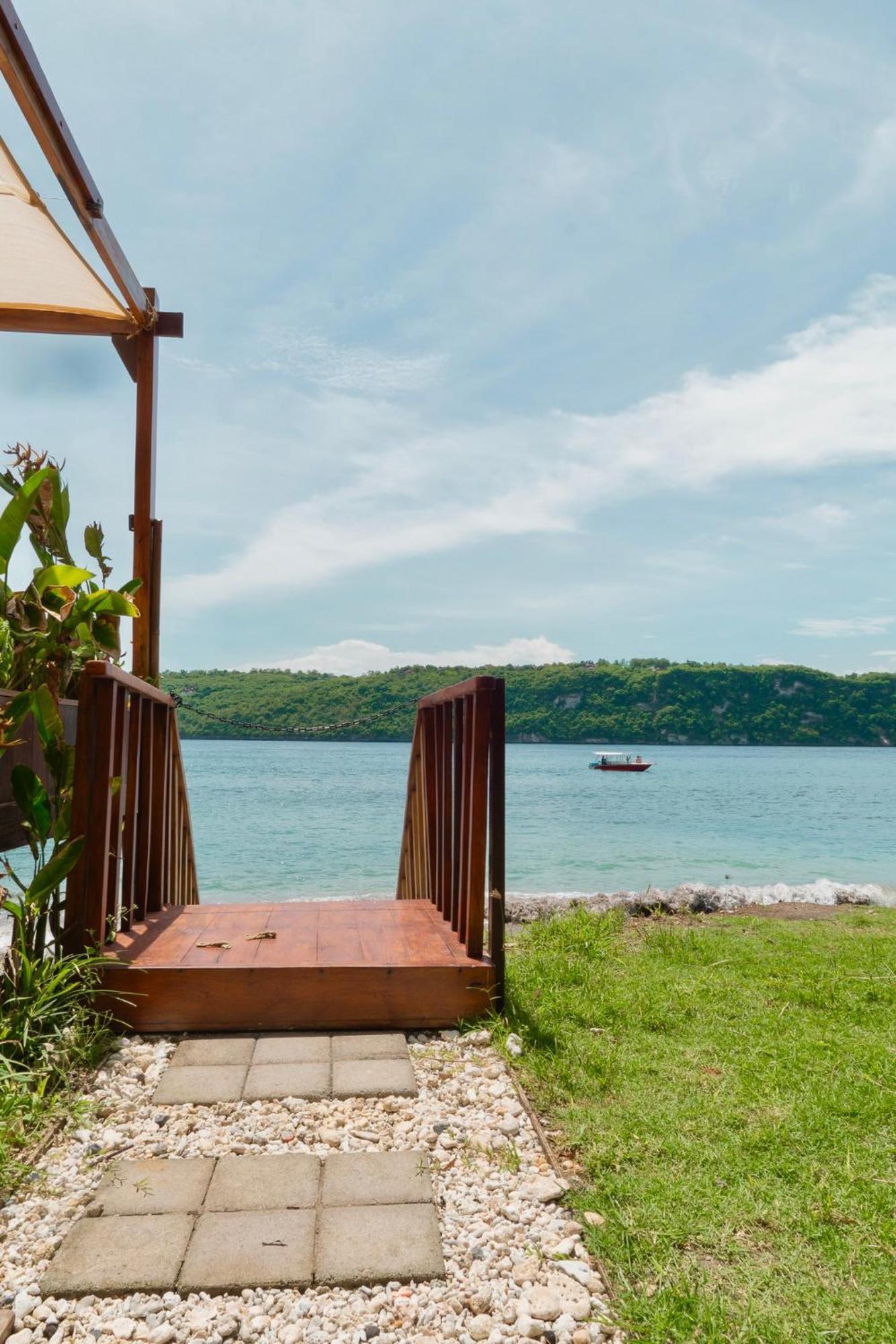 Beachfront Luxury Dome Villas - Gamat Bay Resort Nusa Penida Exterior photo