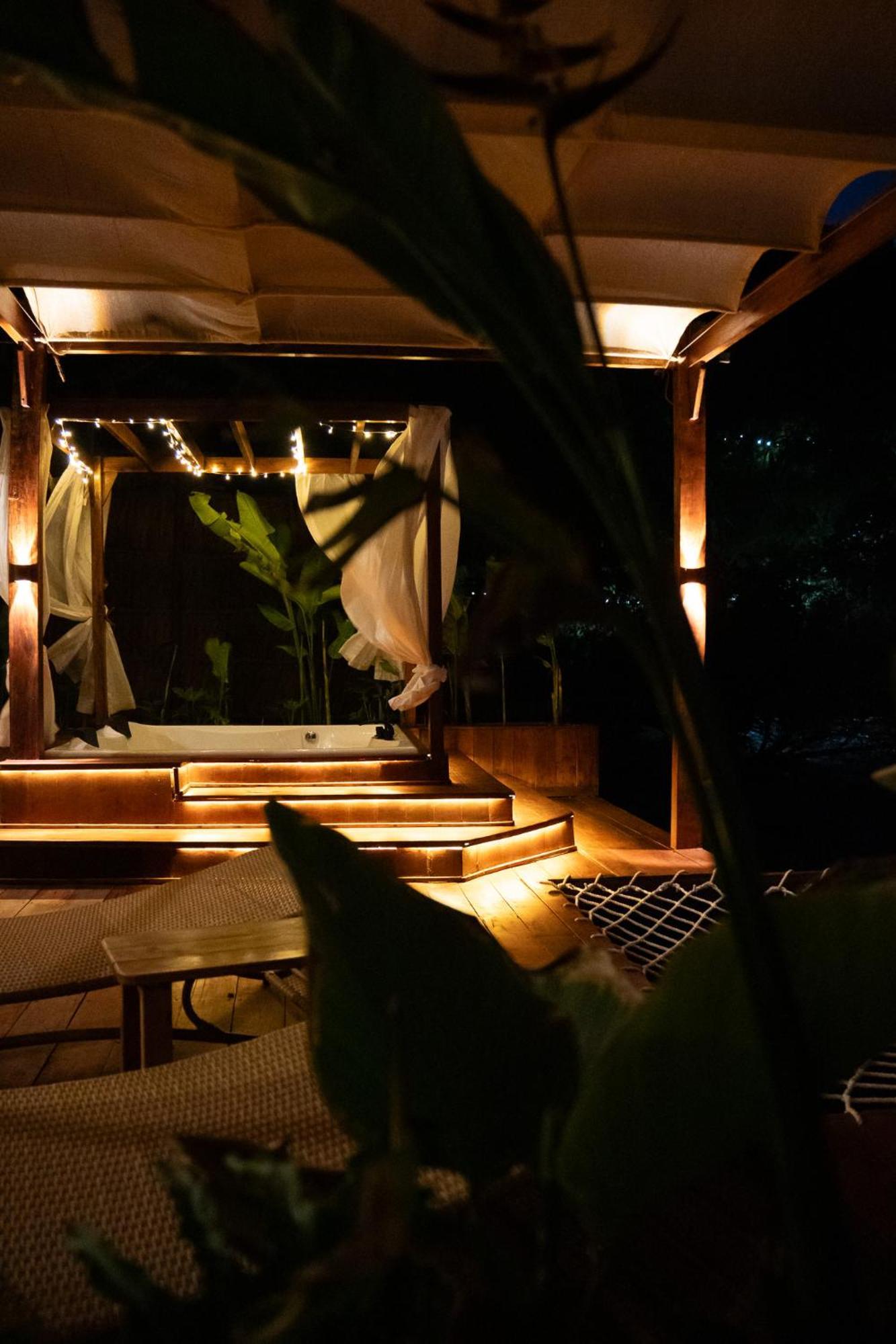 Beachfront Luxury Dome Villas - Gamat Bay Resort Nusa Penida Exterior photo