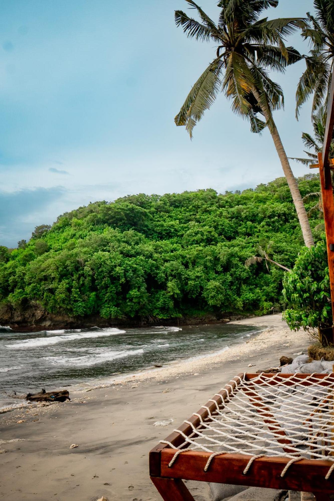 Beachfront Luxury Dome Villas - Gamat Bay Resort Nusa Penida Exterior photo