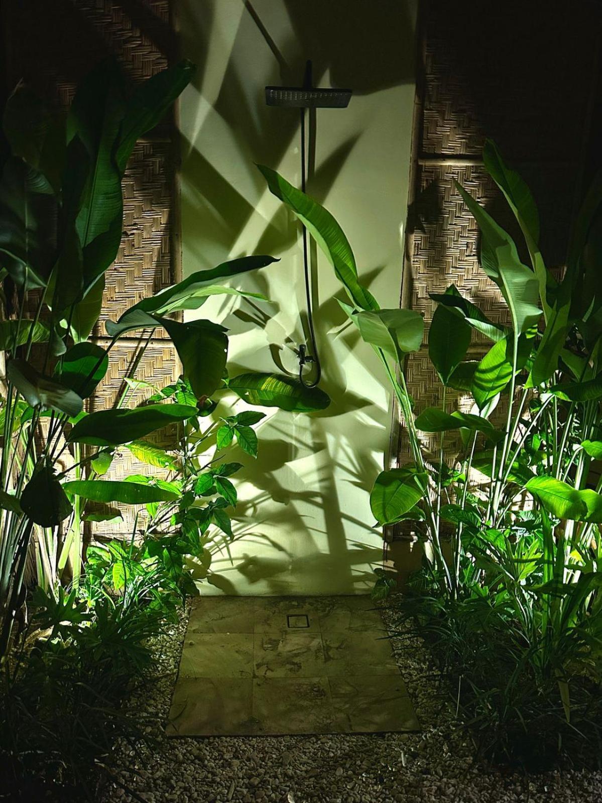 Beachfront Luxury Dome Villas - Gamat Bay Resort Nusa Penida Exterior photo